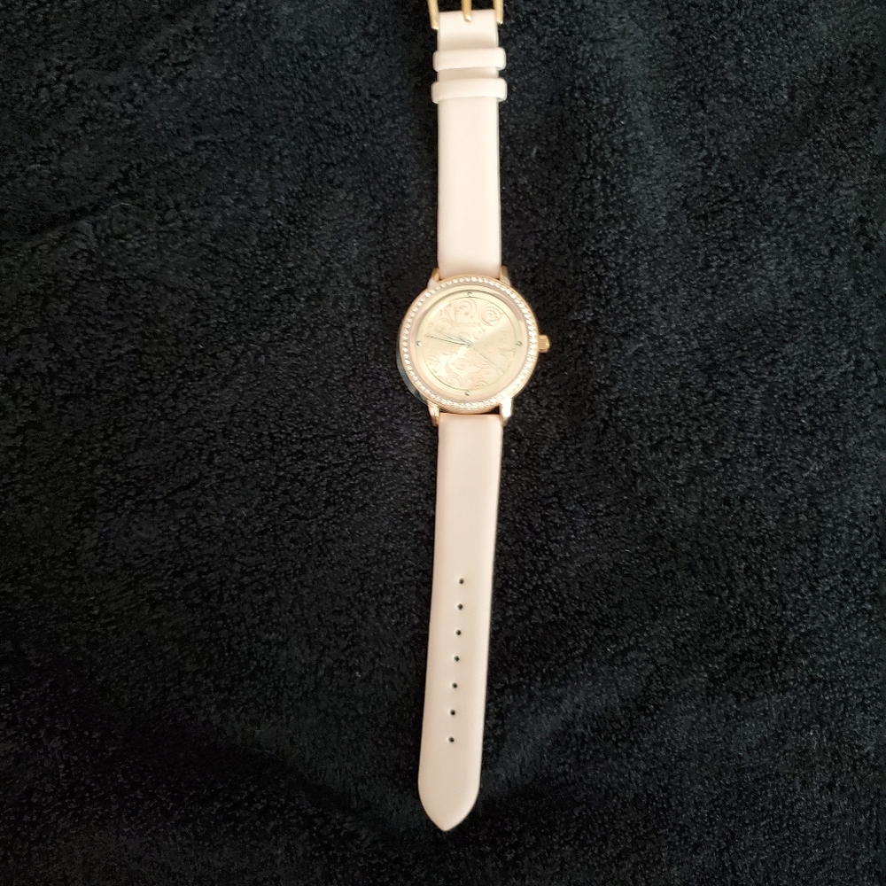 Chicos pink leather watch  NWT
